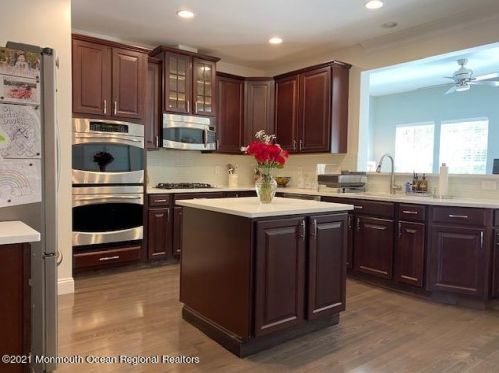 81 Pate Dr, Middletown, NJ 07748-1735