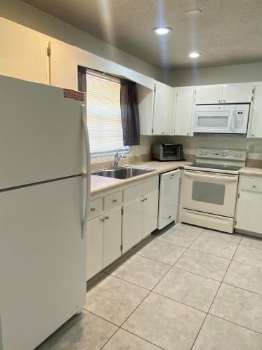 3927 Roan Ct, West Palm Beach, FL 33403-1026
