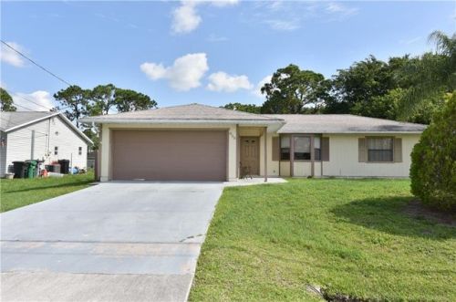 635 Todd Ave, Fort Pierce, FL 34983-2917