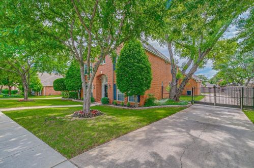 1800 Southwicke Dr, Lewisville TX  75022-8430 exterior