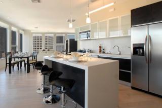 1010 Wilshire Blvd, Los Angeles CA  90017-5662 exterior
