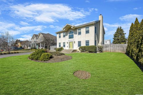 21 Whitney St, Westbury, NY 11590-1828