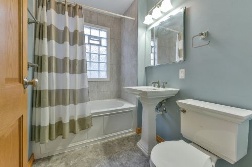 3531 Murray Ave, Milwaukee WI  53211-2525 exterior