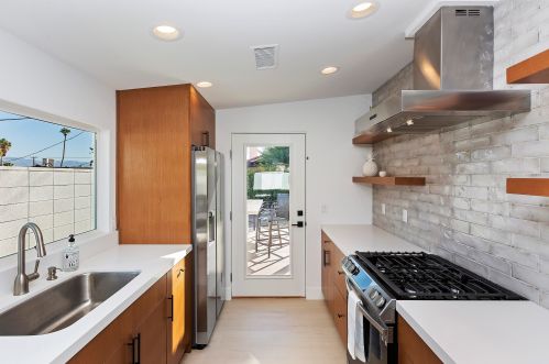 52152 Avenida Alvarado, La Quinta CA  92253-3229 exterior
