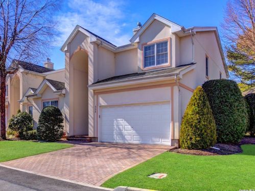 338 Altessa Blvd, Huntington Station, NY 11747-5223