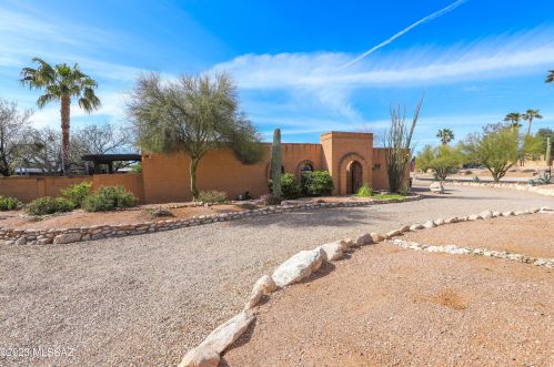 8360 Cresthill Dr, Tucson, AZ 85750-2409