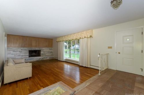 54 Gate Ridge Rd, Bridgeport, CT 06612-1837