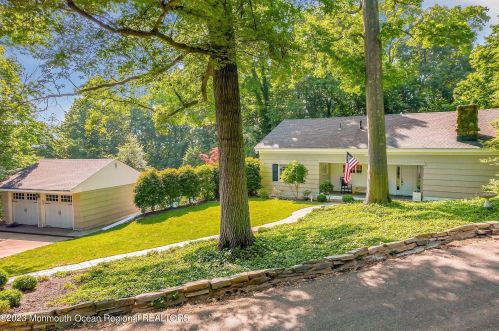 17 Hilltop Ter, Tinton Falls, NJ 07701-2417