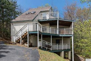 1803 Luzerne Dr, Gatlinburg, TN 37738-3720
