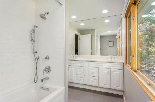 5 Skyes Neck Ct, East Quogue NY  11942-4436 exterior