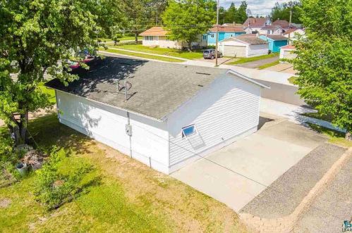 526 Lake St, Chisholm MN  55719-1334 exterior