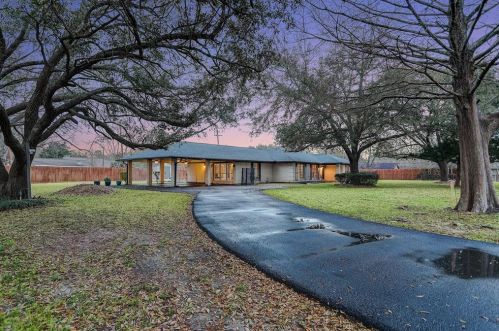 1401 Roy Ct, Pearland, TX 77581-6323