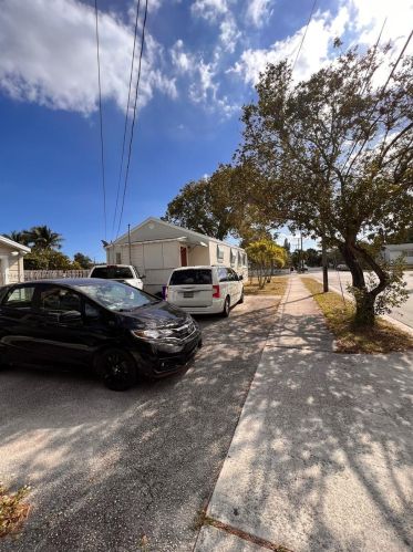 439 47th St, West Palm Beach FL  33407-2939 exterior