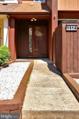 1914 Old Post Ter, Woodbridge, VA 22191-3824