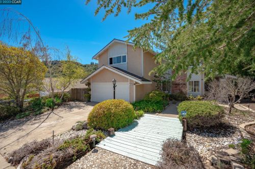 3262 Colusa St, Pinole, CA 94564-1530