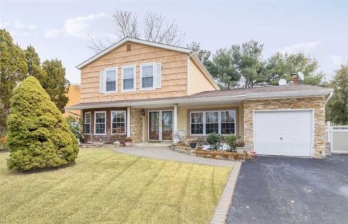 1707 Lincoln Ave, Holbrook, NY 11741-2222