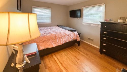 18 Sandalwood Dr, East Brunswick NJ  08816-4047 exterior