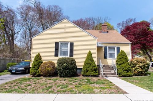 37 Fowler Ct, United States Coast Guard Ac, CT 06320-3309