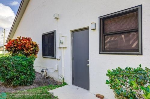 4928 Boxwood Cir, Boynton Beach, FL 33436-4742