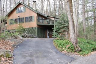 413 Lakeside Dr, Hawley, PA 18438