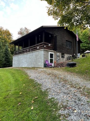 97 Shidler Run Rd, Amity, PA 15311-1228
