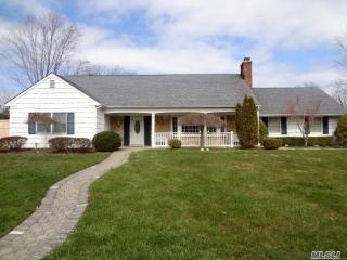 3 Oval Ct, Stonybrook, NY 11790-3019