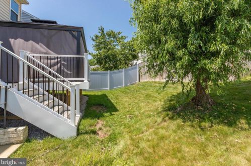 3602 Eagle Ridge Dr, Woodbridge VA  22191-6564 exterior