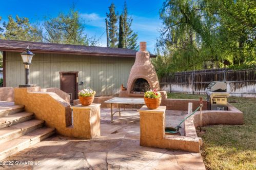 305 Mtn Shadows Dr, Sedona AZ 86336-3929 exterior