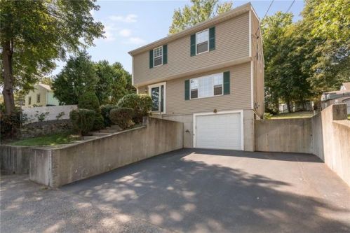 304 Minerva Ave, Cumberland, RI 02864-7542