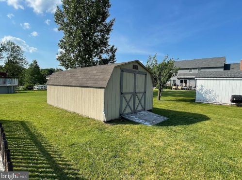 1567 Potter Dr, Pottstown PA 19464-2978 exterior