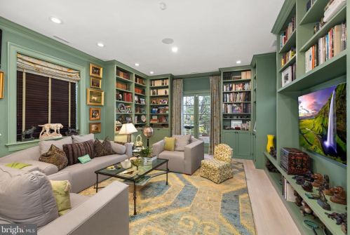 3210 R St, Washington DC  20024-3419 exterior