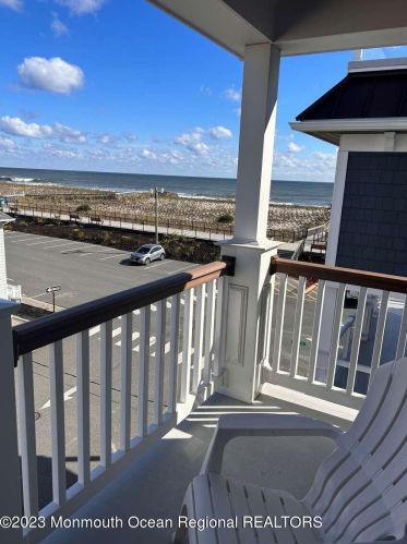 5 Fort Ave, Pelican Island NJ  08751-1512 exterior