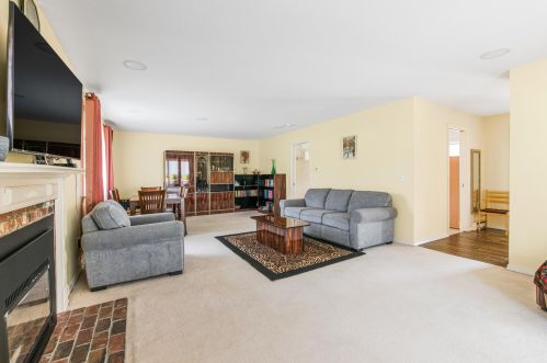 124 Hilltop Pl, New London NH  03257-5412 exterior