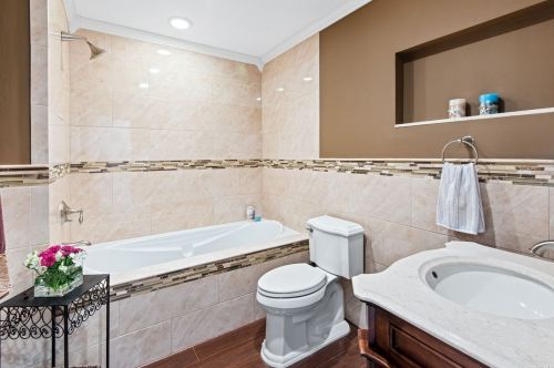 49 Roderick Rd, West Islip NY  11795-2632 exterior