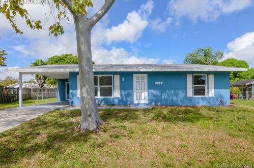 472 Armory Cir, Fort Pierce, FL 34983-1791