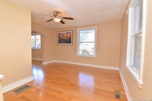 109 Park Rd, Waterbury, CT 06708-2740