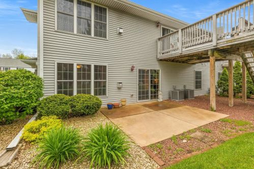 328 Kettle Moraine Dr, Slinger WI  53086-9062 exterior