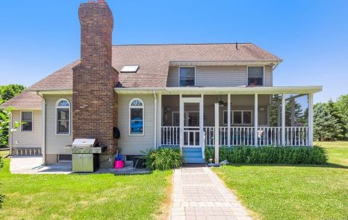 4 Leslie Ln, Camp Bell Hall, NY 10916-3338