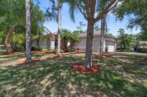 701 Ocracoke Sq, Vero Beach, FL 32968-4062