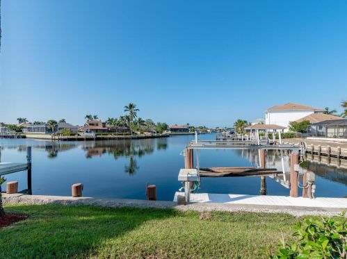 182 Barfield Ct, Marco Island, FL 34145-6651