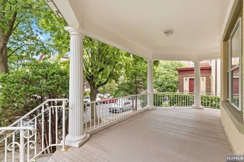 17 Columbia Ter, Union City, NJ 07086-7021