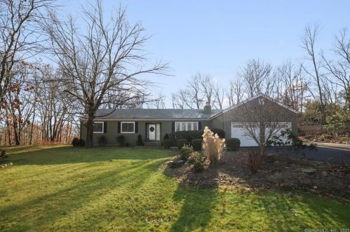 16 Midway Dr, Waterbury, CT 06762-3322