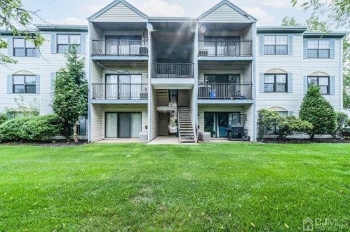 87 Canterbury Ct, Piscataway, NJ 08854-6211
