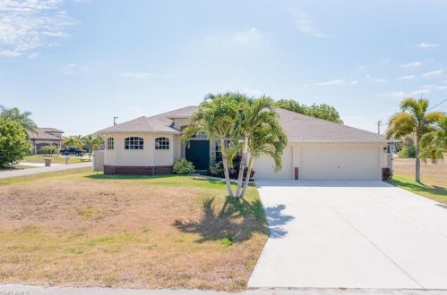 1249 38th Pl, Cape Coral, FL 33993-9314