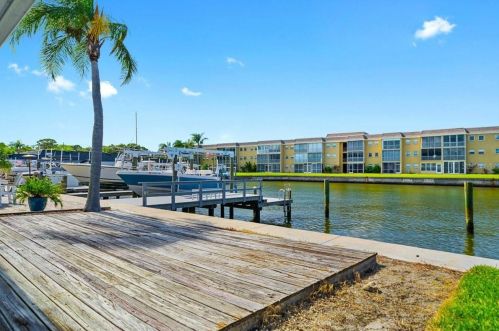 192 Boca Ciega Pt Blvd, Saint Petersburg FL  33708-2738 exterior