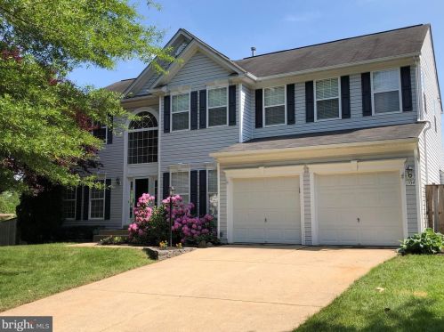 304 Locust Grove Dr, Purcellville, VA 20132-3391