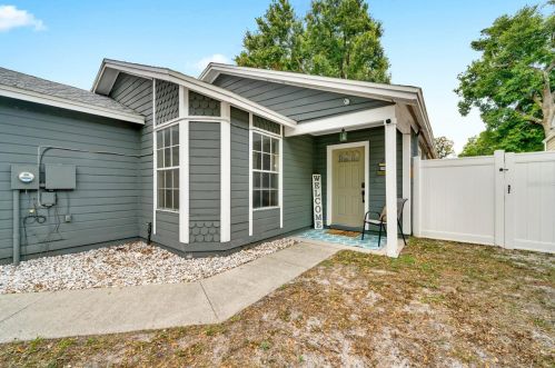 111 Meadow Blvd, Sanford, FL 32771-3694