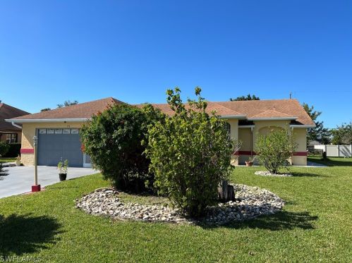 71 Riviera St, Lehigh Acres, FL 33936-5325