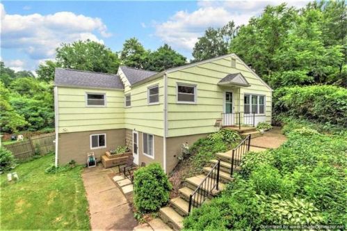 25 Woodland Rd, Ambridge, PA 15003-1342