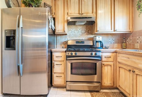 2522 Voorhees Ave, Redondo Beach, CA 90278-2559